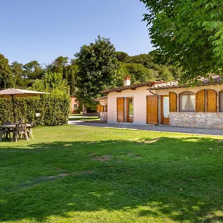 Il Cottage Di Patrizia Lucca Exterior photo